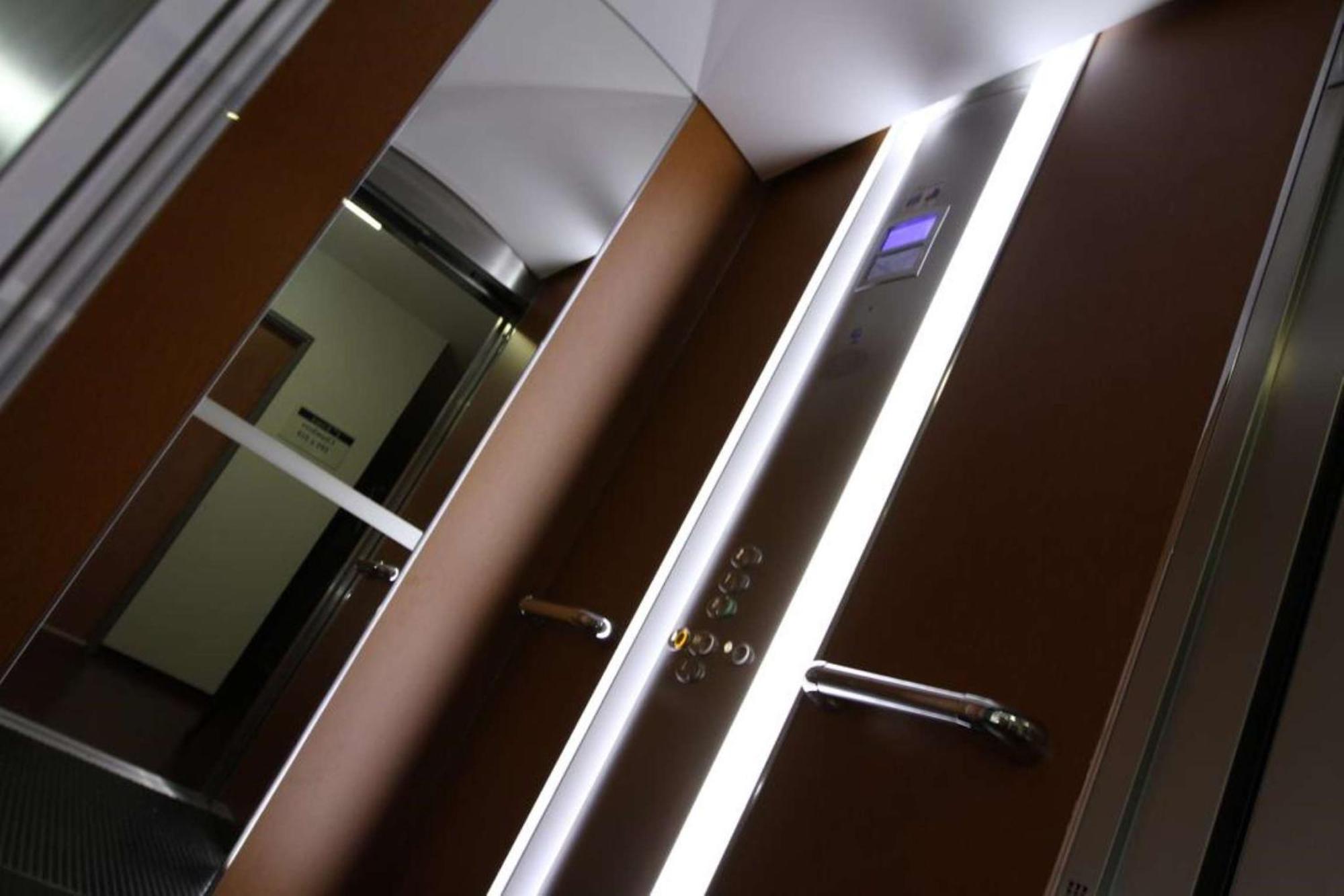 Bias  Brit Hotel Confort Villeneuve Sur Lot מראה חיצוני תמונה