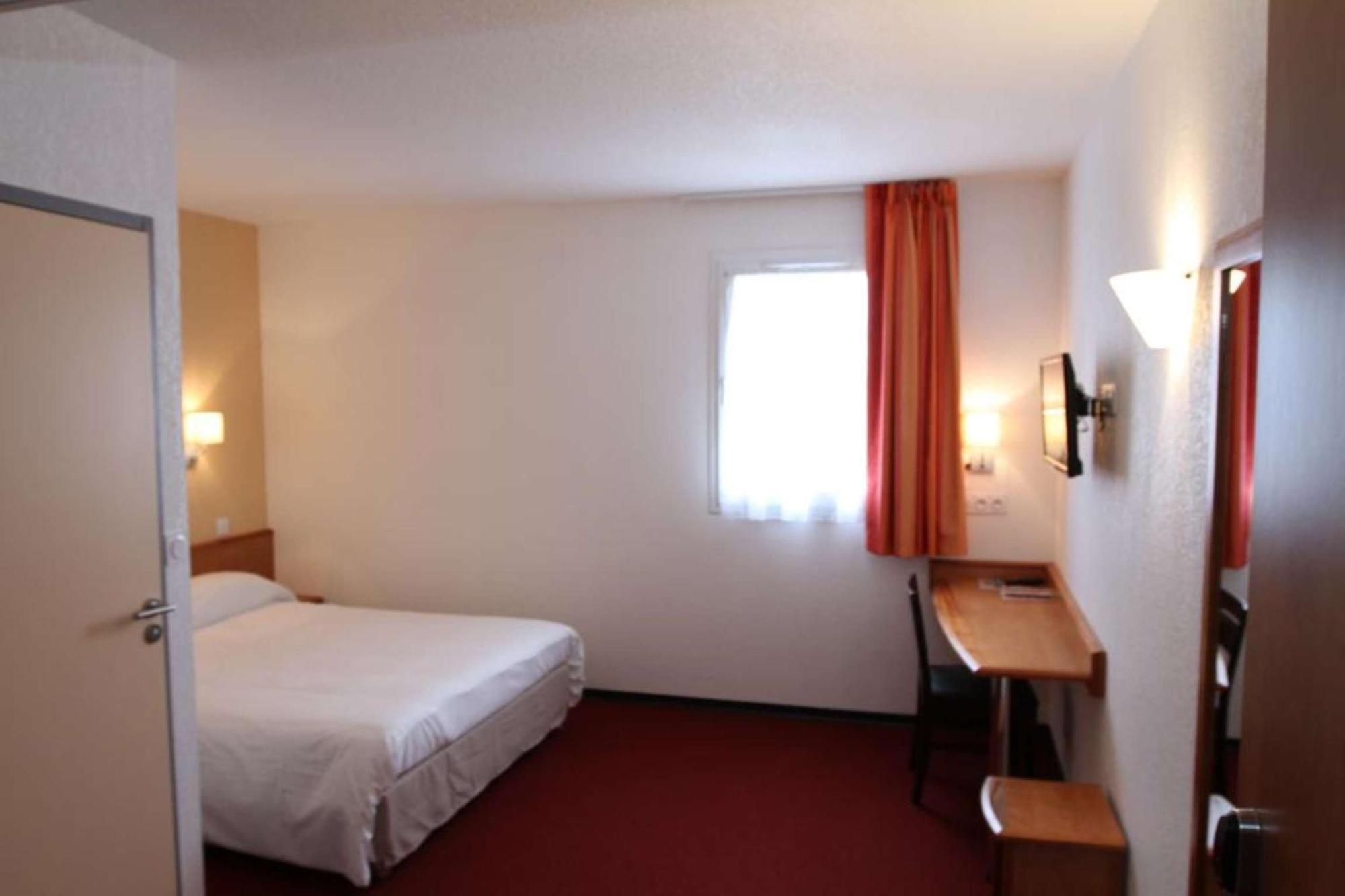 Bias  Brit Hotel Confort Villeneuve Sur Lot מראה חיצוני תמונה