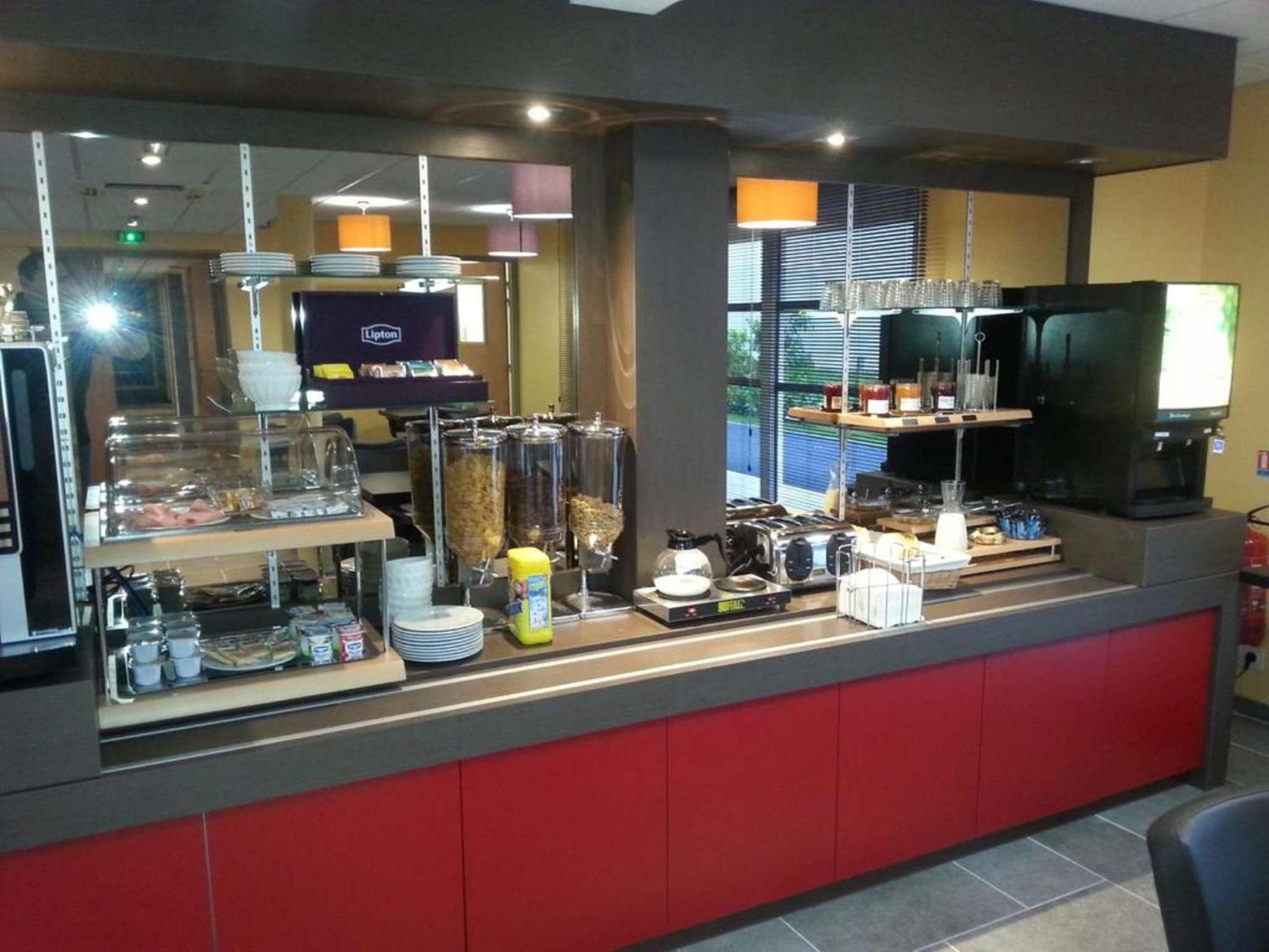 Bias  Brit Hotel Confort Villeneuve Sur Lot מראה חיצוני תמונה