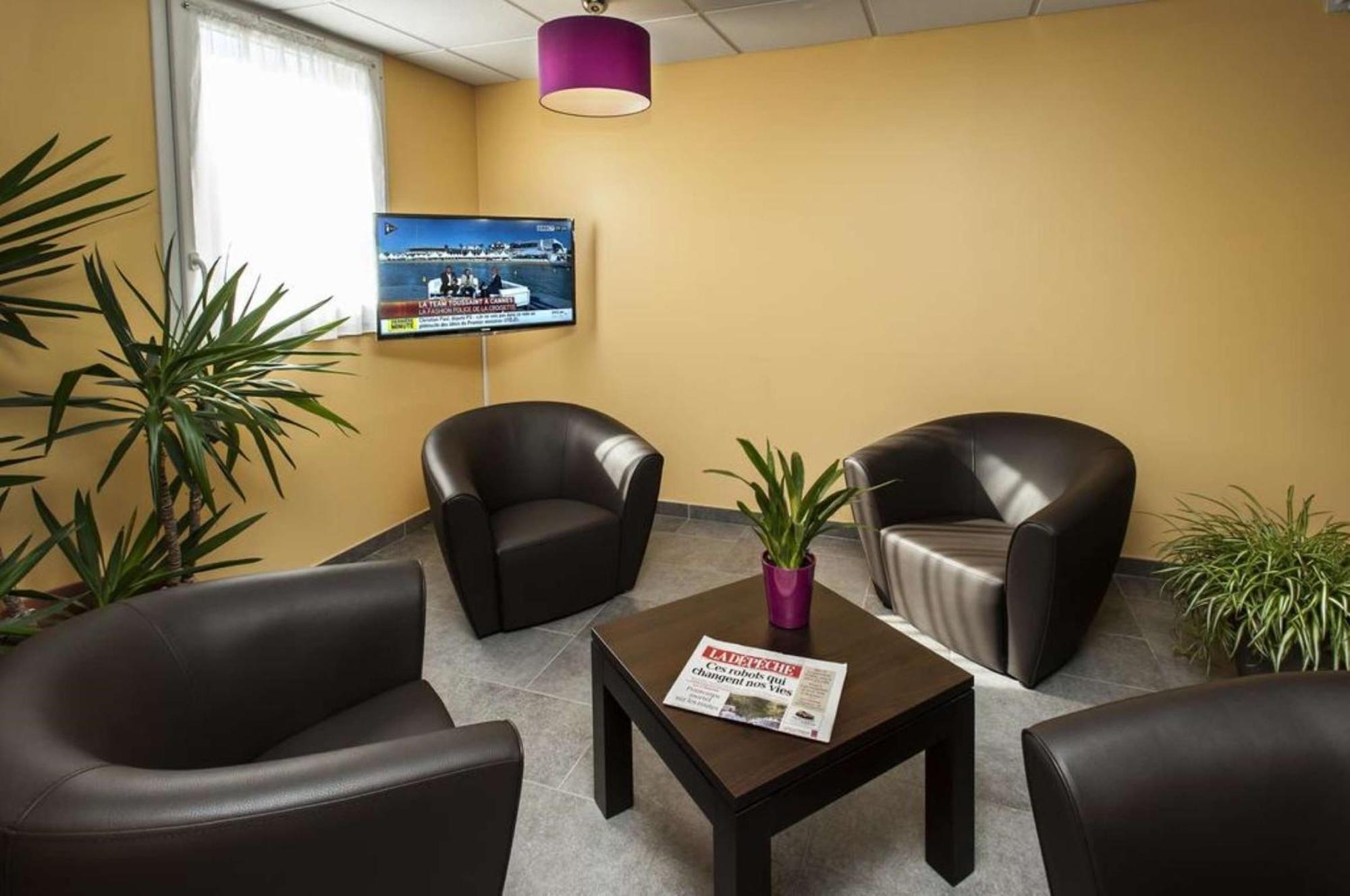 Bias  Brit Hotel Confort Villeneuve Sur Lot מראה חיצוני תמונה
