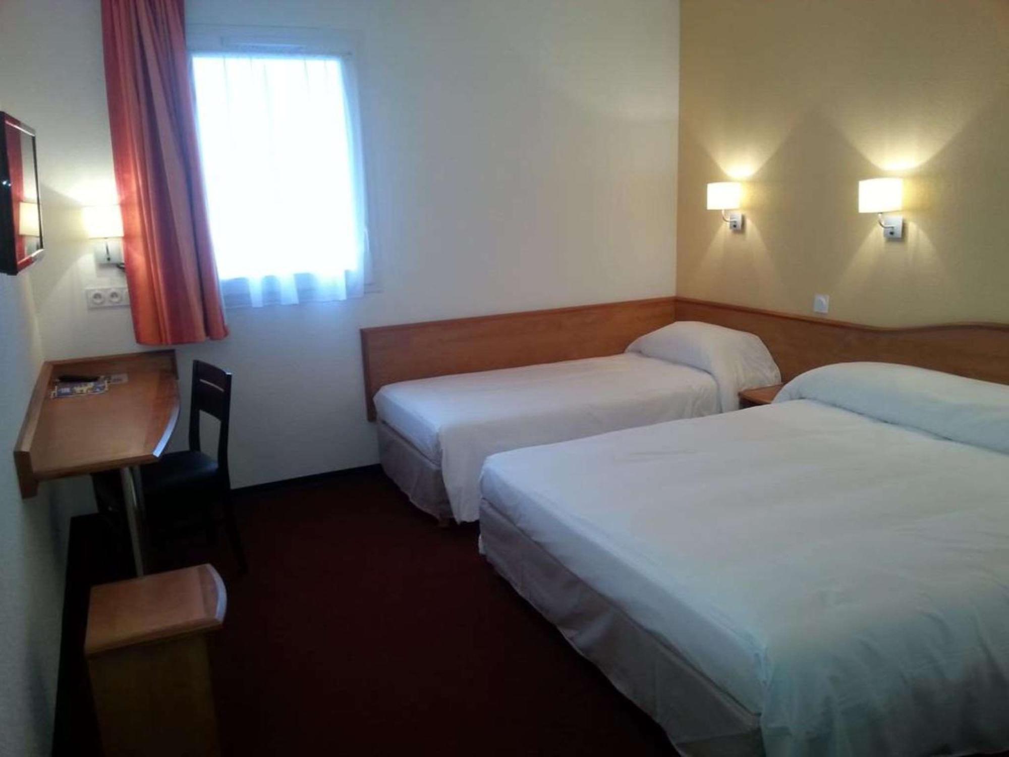 Bias  Brit Hotel Confort Villeneuve Sur Lot מראה חיצוני תמונה