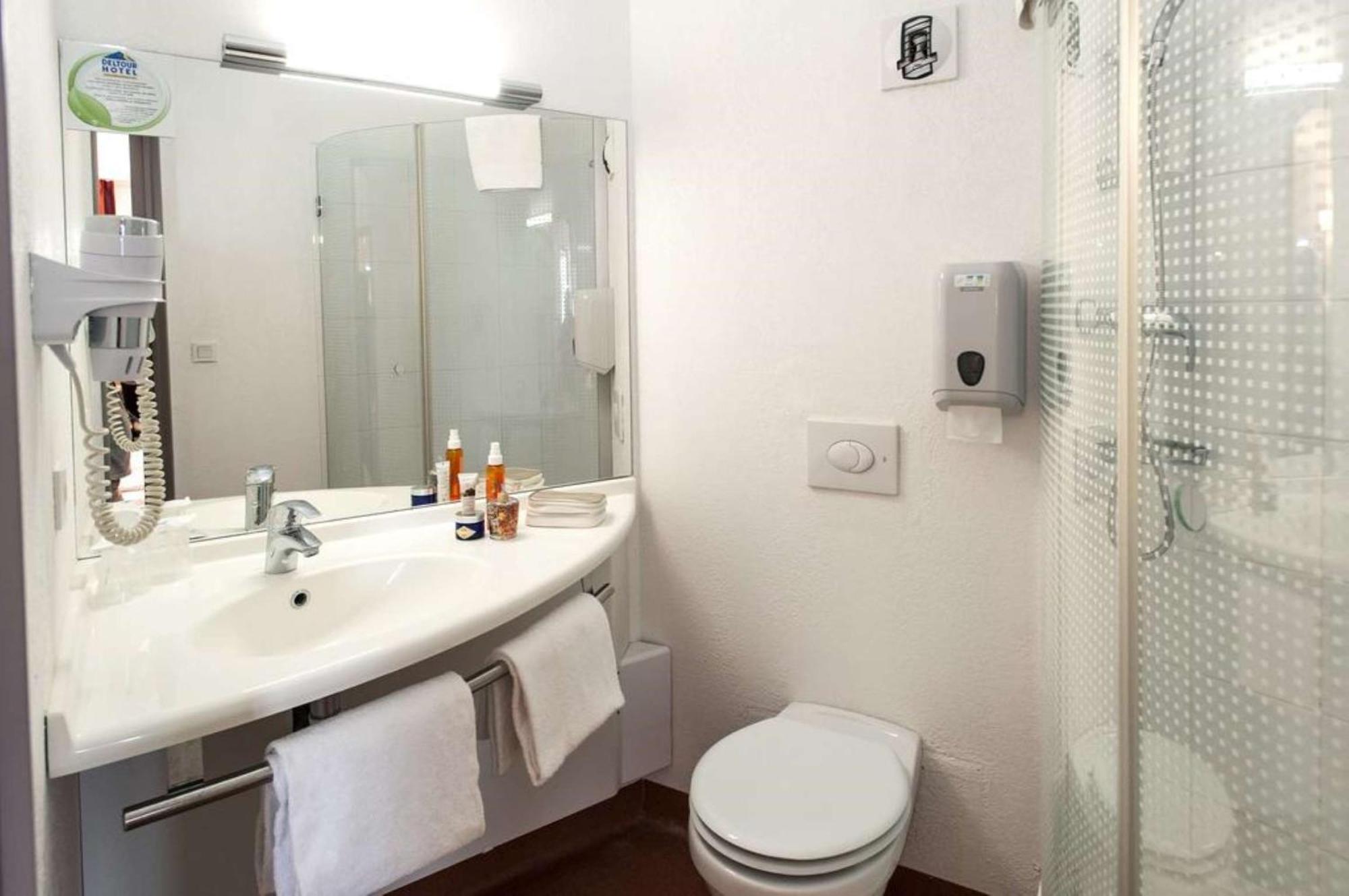 Bias  Brit Hotel Confort Villeneuve Sur Lot מראה חיצוני תמונה
