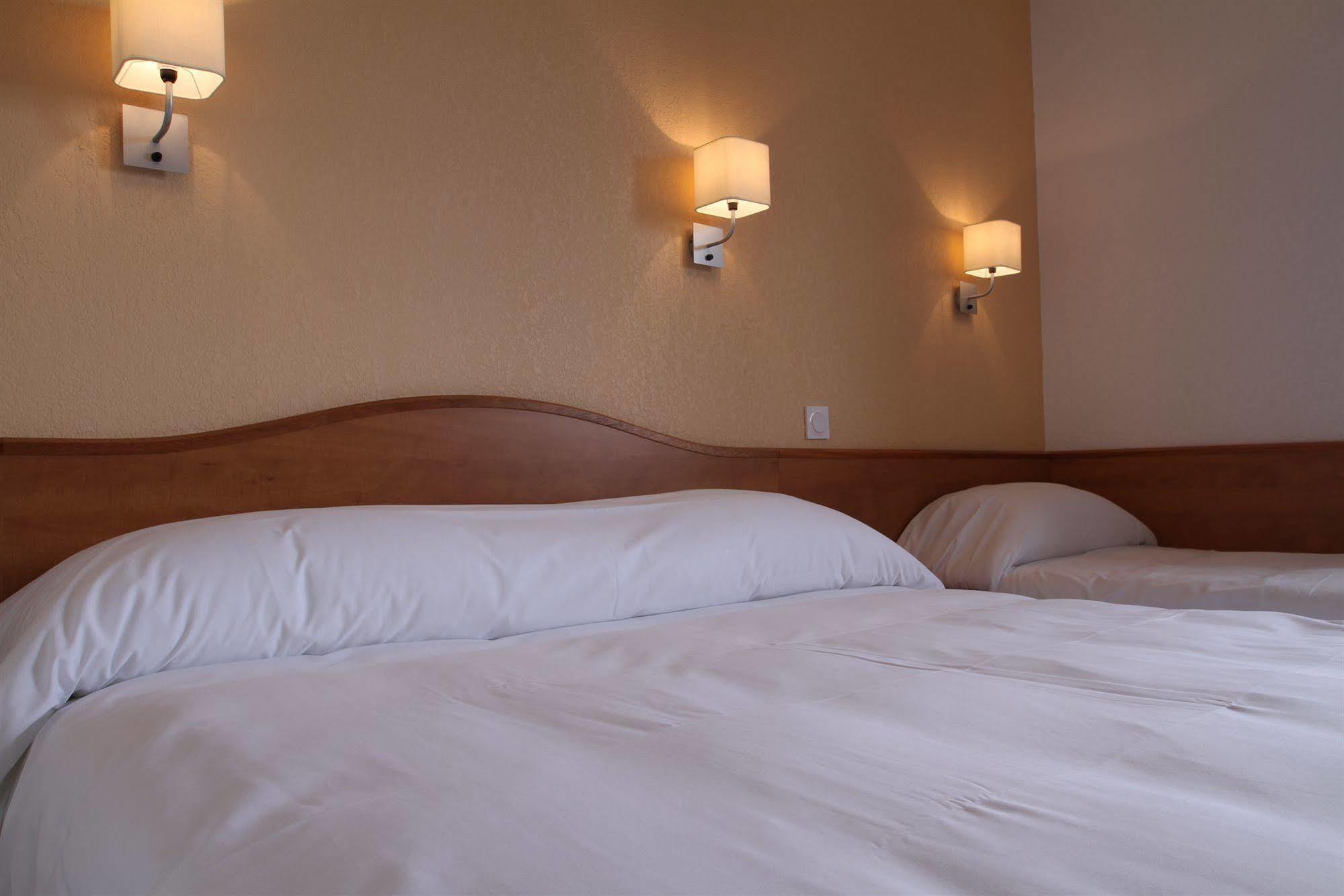 Bias  Brit Hotel Confort Villeneuve Sur Lot מראה חיצוני תמונה