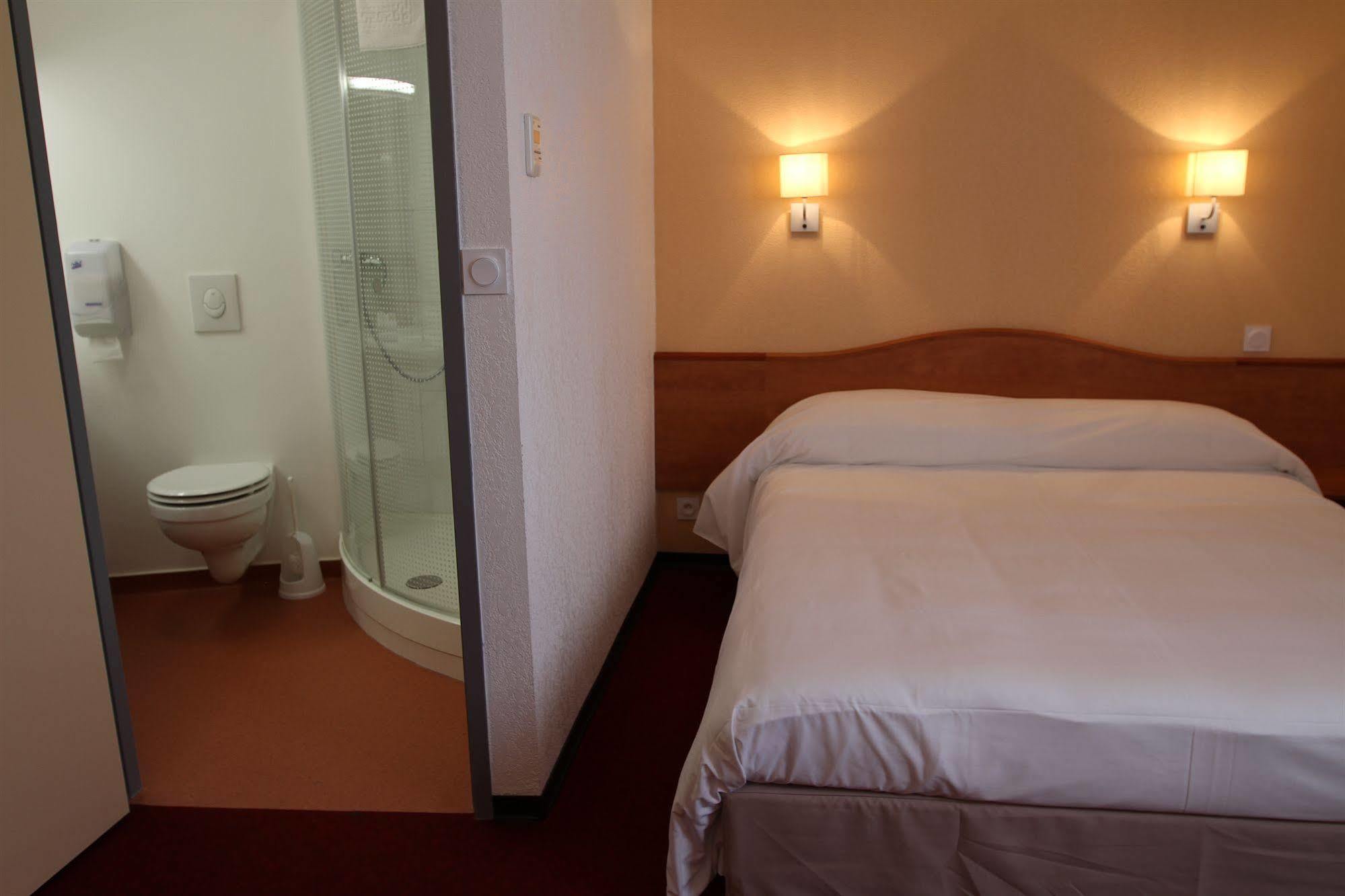 Bias  Brit Hotel Confort Villeneuve Sur Lot מראה חיצוני תמונה