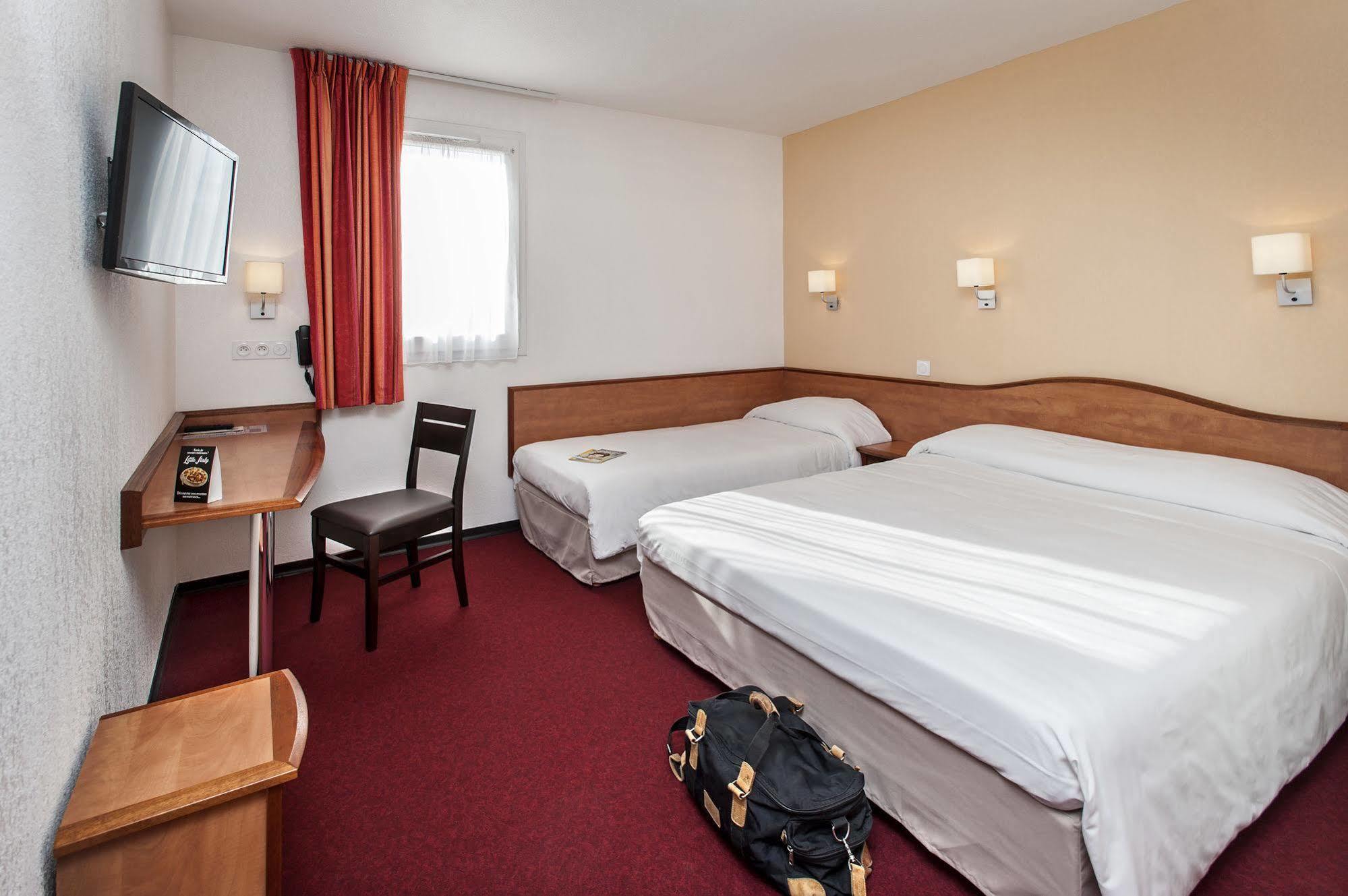 Bias  Brit Hotel Confort Villeneuve Sur Lot מראה חיצוני תמונה