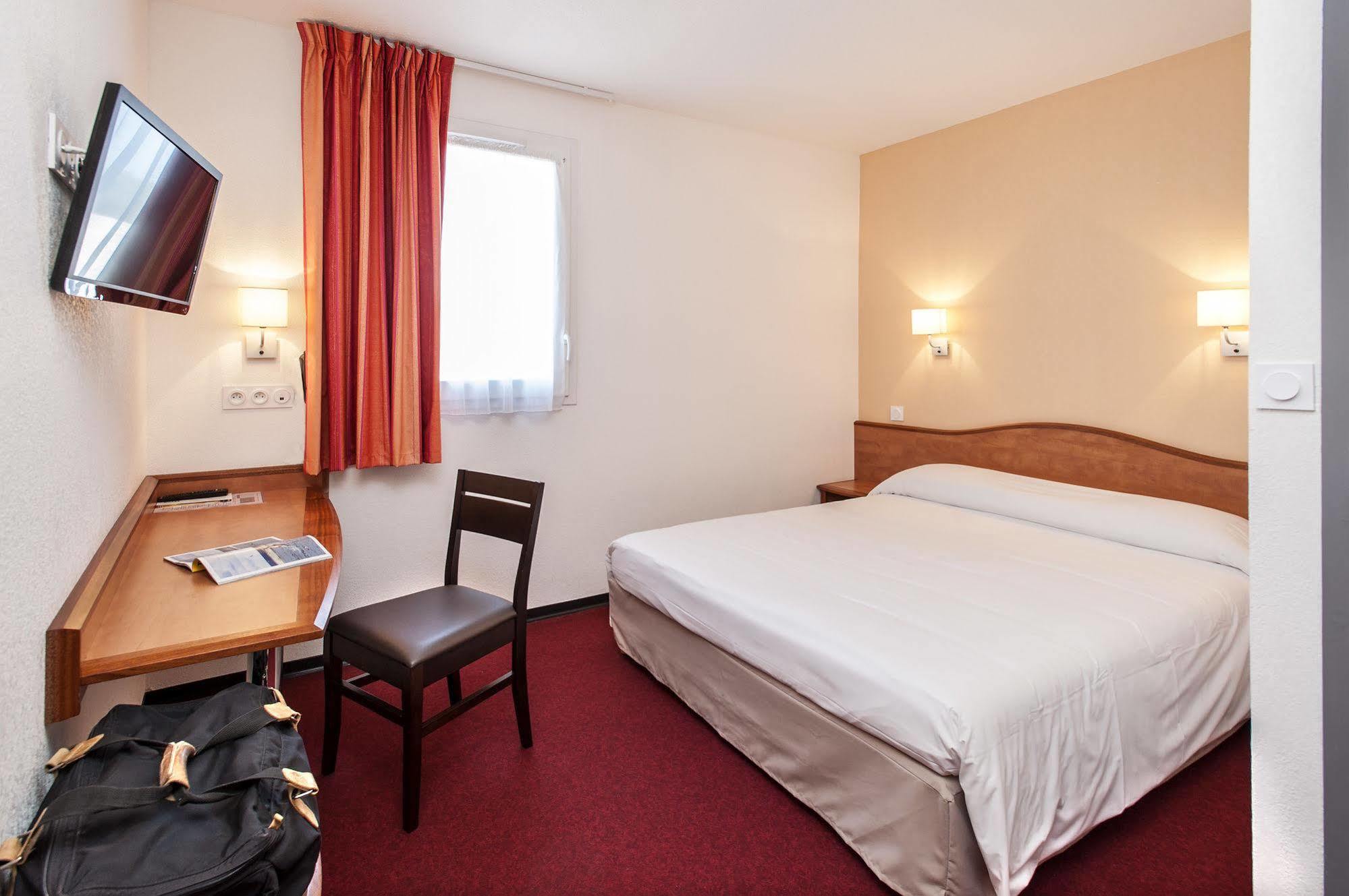 Bias  Brit Hotel Confort Villeneuve Sur Lot מראה חיצוני תמונה