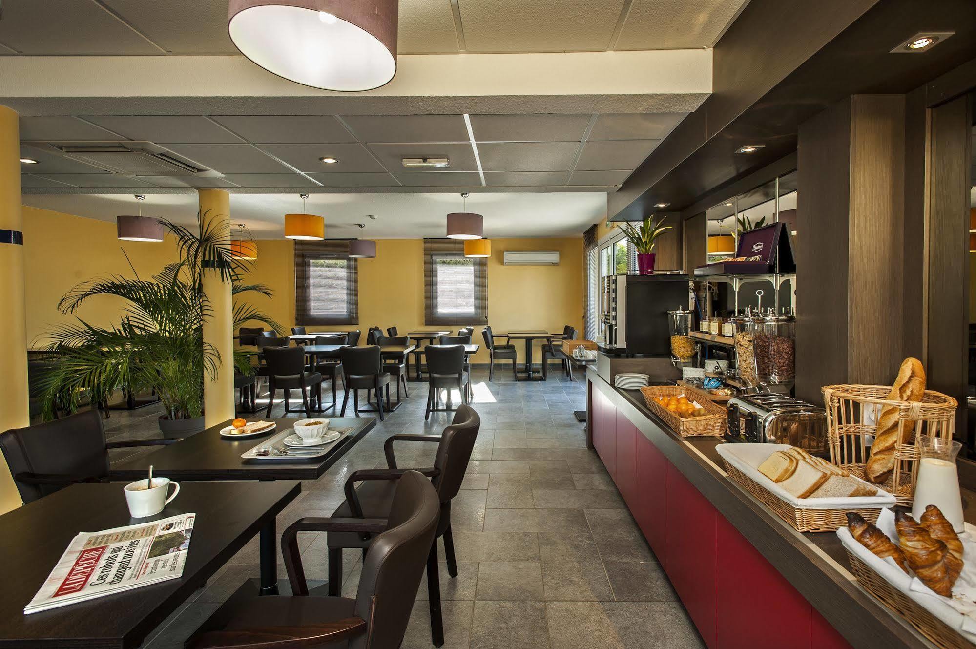 Bias  Brit Hotel Confort Villeneuve Sur Lot מראה חיצוני תמונה